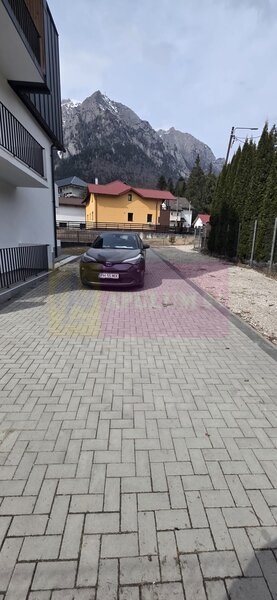 Apartament cu 2 camere de vanzare in Busteni, curte si loc de parcare