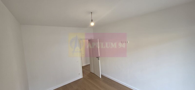 Apartament cu 2 camere de vanzare in Busteni, curte si loc de parcare