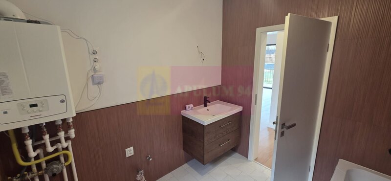 Apartament cu 2 camere de vanzare in Busteni, curte si loc de parcare