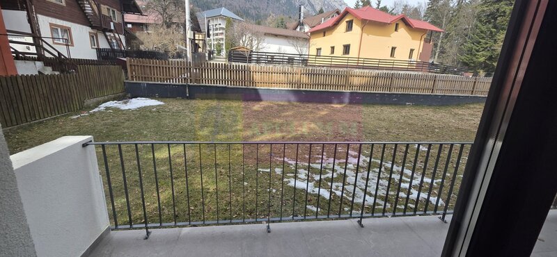 Apartament cu 2 camere de vanzare in Busteni, curte si loc de parcare