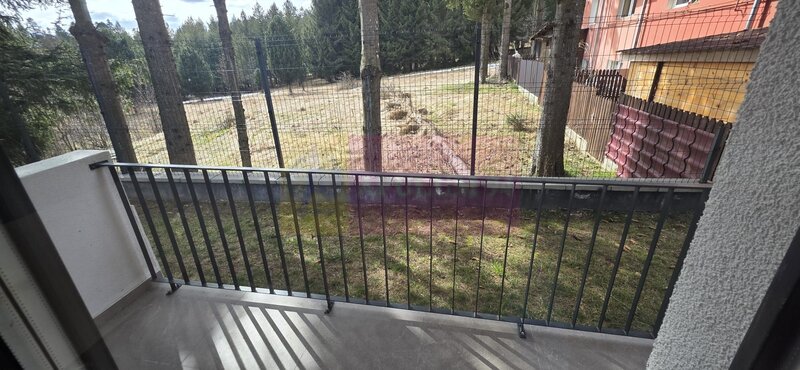 Apartament cu 2 camere de vanzare in Busteni, curte si loc de parcare